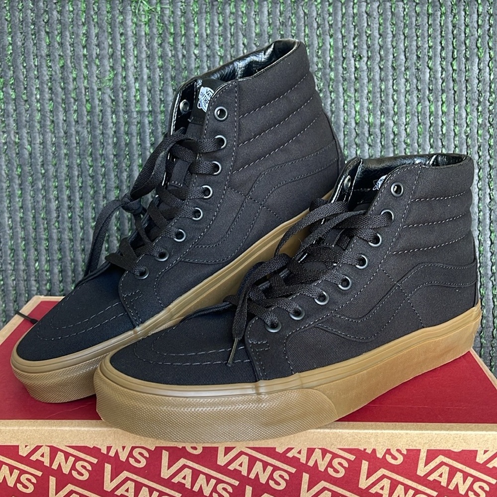 Vans Men’s Sk8-Hi Reissue (Canvas Gum) Black/Lghtgm
VN0A2XSBL0D
Sneakers - Picture 4 of 16